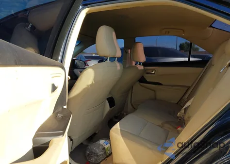 2015 Toyota Camry Le z USA, uszkodzony, nr VIN 4T4BF1FK7FR445604